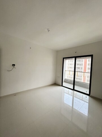 Room in 2 BHK Apartment at Roshan Milestone, Tathawade – for Sale