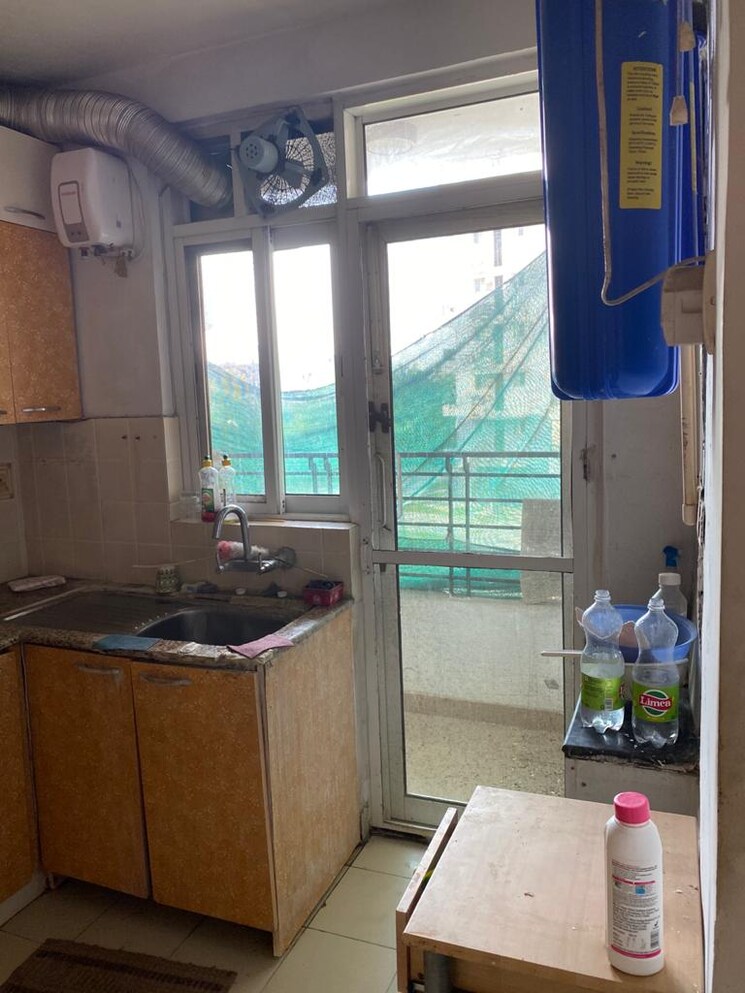 Kitchen, ashoka enclave 3.5 Bedroom 250 Sq.Yd. Builder Floor In Ashoka Enclave Faridabad 8072921