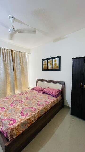 Bedroom in 3 BHK Apartment at Gomti Nagar – for Rent