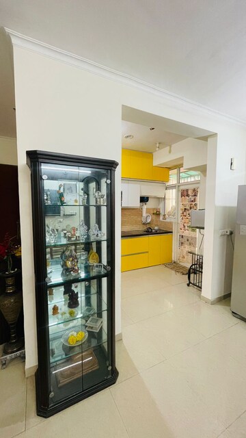 Room in 3 BHK Apartment at Gomti Nagar – for Rent