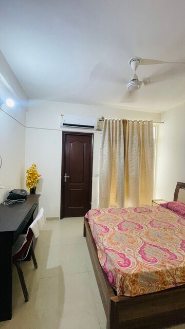 Bedroom in 3 BHK Apartment at Gomti Nagar – for Rent