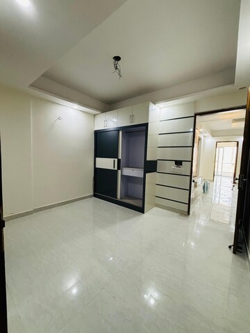 Room in 4 BHK Builder Floor at Dwarika Raj Garden City, Raj Nagar Extension – for Sale