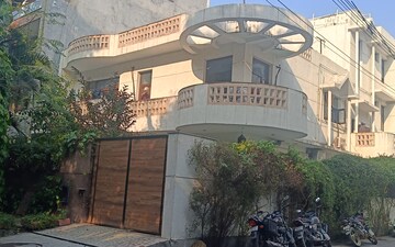 4 BHK Villa For Rent in Green View Apartment Sector 15A, Sector 15a