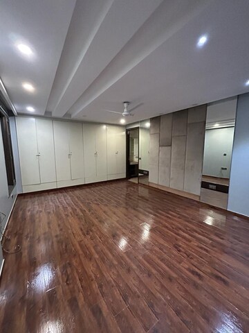 Room in 4 BHK Apartment at Uday Park – for Rent