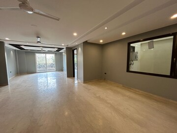 Room in 4 BHK Apartment at Uday Park – for Rent