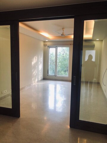 Room in 4 BHK Apartment at Vasant Vihar – for Sale