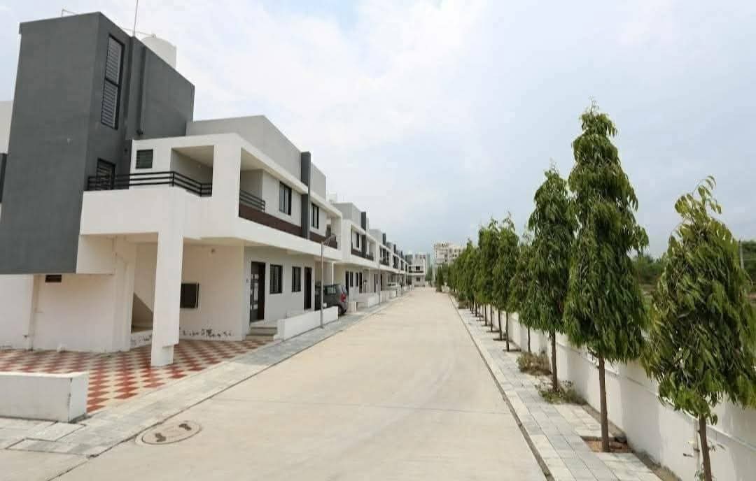 Plot For Sale in Paramount City Square