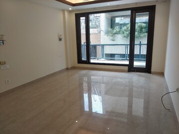 Room in 4 BHK Builder Floor at Panchsheel Park – for Rent