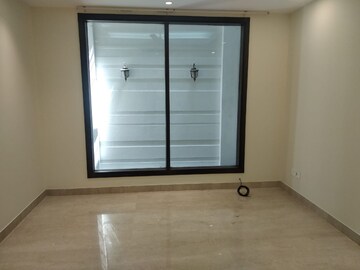 Room in 4 BHK Builder Floor at Panchsheel Park – for Rent
