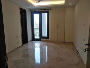 Room in 4 BHK Builder Floor at Panchsheel Park – for Rent