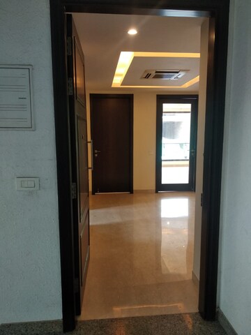Room in 4 BHK Builder Floor at Panchsheel Park – for Rent
