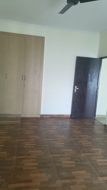 Room in 3 BHK Apartment at Gardenia Gateway, Sector 75 – for Rent