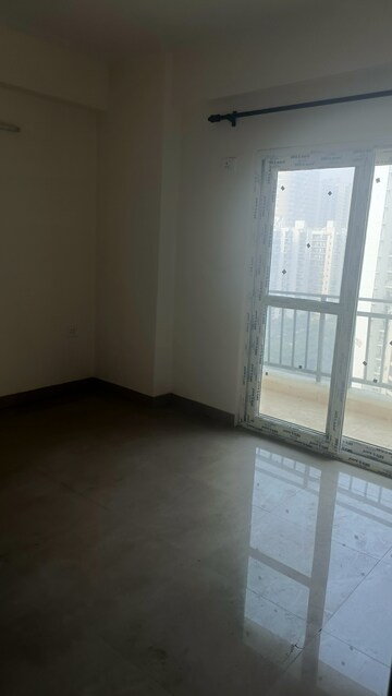 Room in 3 BHK Apartment at Gardenia Gateway, Sector 75 – for Rent