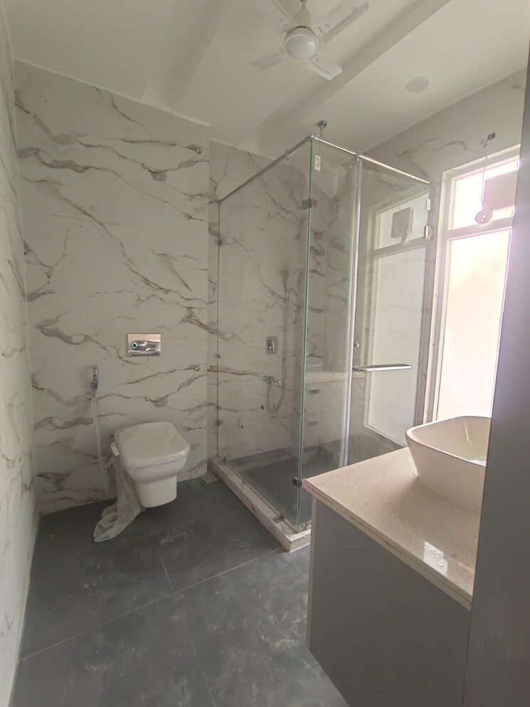 Bathroom, sainik farm 4 Bedroom 4000 Sq.Ft. Independent House In Sainik Farm Delhi 8073102