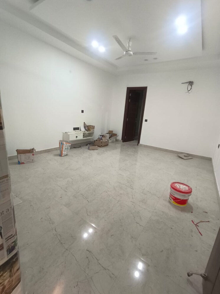 Room, sainik farm 4 Bedroom 4000 Sq.Ft. Independent House In Sainik Farm Delhi 8073102