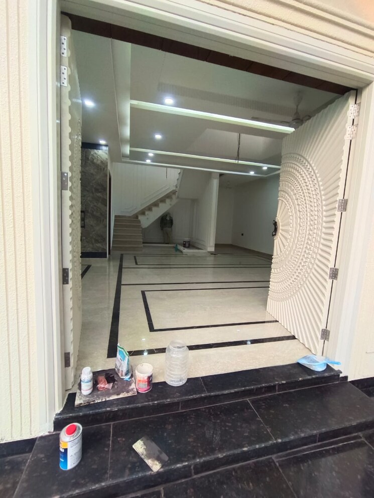 Kitchen, sainik farm 4 Bedroom 4000 Sq.Ft. Independent House In Sainik Farm Delhi 8073102