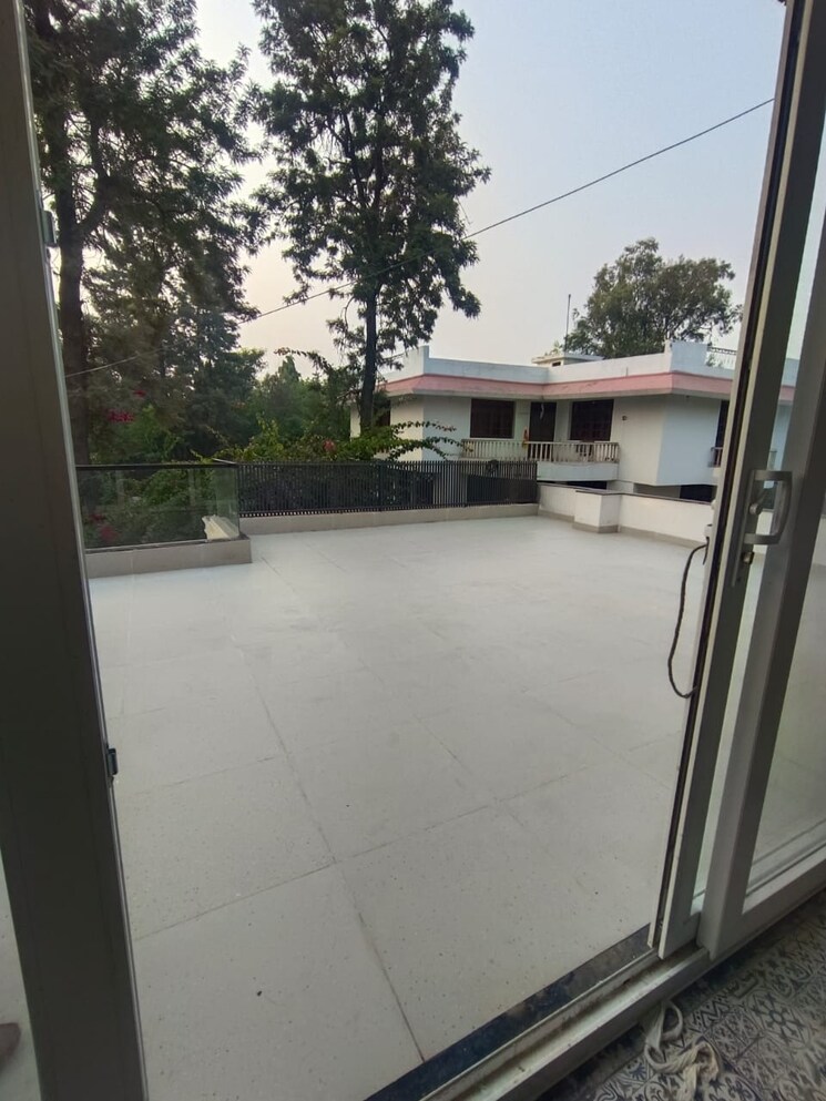 Balcony, sainik farm 4 Bedroom 4000 Sq.Ft. Independent House In Sainik Farm Delhi 8073102