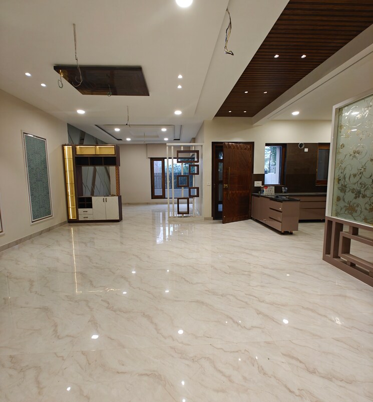  Parking, e block sbs nagar 4 Bedroom 2250 Sq.Ft. Independent House In E Block Sbs Nagar Ludhiana 8073108