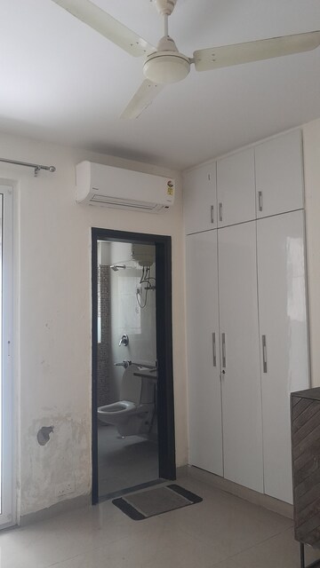 Furnished Amenities in 3 BHK Builder Floor at Unitech Woodstock Floors, Sector 50 – for Rent