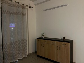 Room in 2 BHK Apartment at Prestige Royale Gardens, Gantiganahalli – for Rent