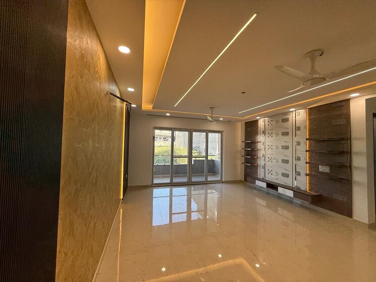 Room, sector 43 4 Bedroom 450 Sq.Yd. Builder Floor In Sector 43 Faridabad 8073177