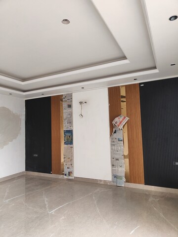 Room in 4 BHK Builder Floor at Palam Vihar Residents Association, Palam Vihar – for Sale