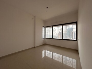 Room in 3 BHK Apartment at Shree Niketan, Kandivali West – for Sale