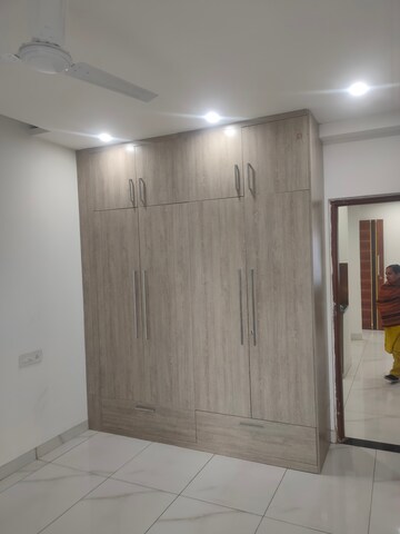 Room in 3 BHK Apartment at Dhakoli Village – for Rent