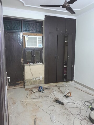 Furnished Amenities in 4 BHK Builder Floor at Rohini Sector 11 – for Rent