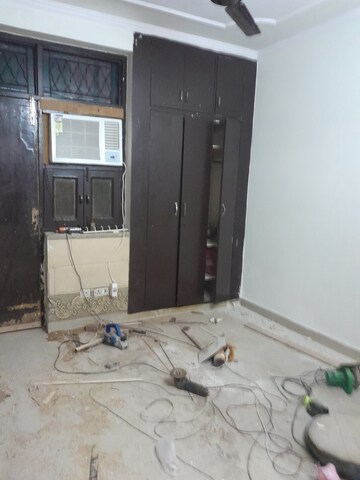Furnished Amenities in 4 BHK Builder Floor at Rohini Sector 11 – for Rent