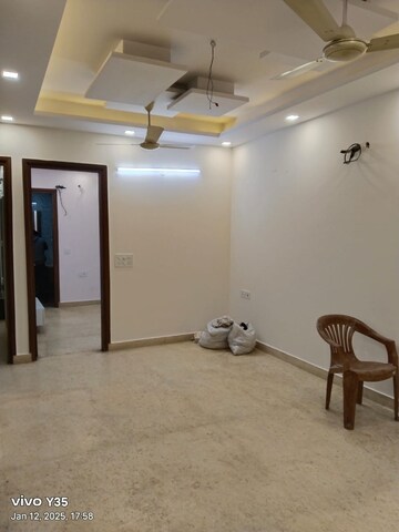 Room in 3 BHK Apartment at Paschim Vihar – for Rent