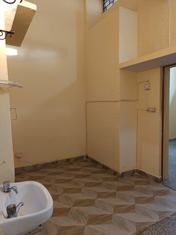 Room in 2 BHK Apartment at Paschim Vihar – for Rent
