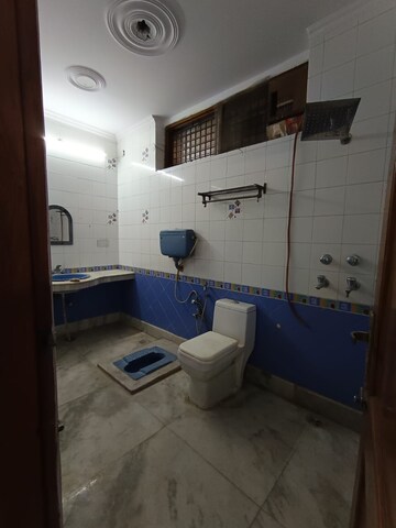 Master Bedroom in 3.5 BHK Apartment at Paschim Vihar – for Rent