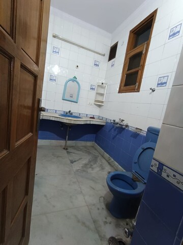 Master Bedroom in 3.5 BHK Apartment at Paschim Vihar – for Rent