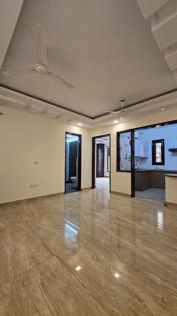 Room in 3.5 BHK Apartment at Paschim Vihar – for Rent