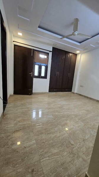 3.5 BHK Apartment For Rent in Madhur Apartment Paschim Vihar Delhi  8073452