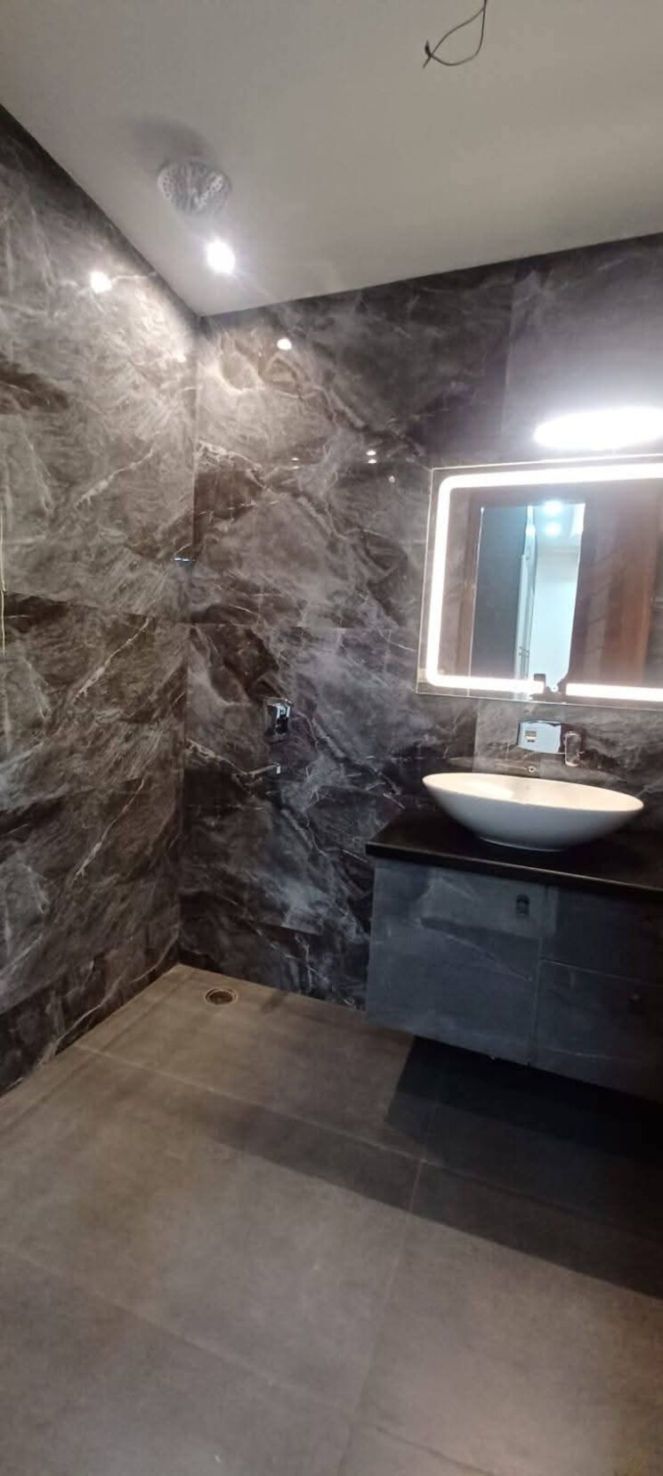 Bathroom, sector 39 5 Bedroom 500 Sq.Yd. Builder Floor In Sector 39 Gurgaon 8073512