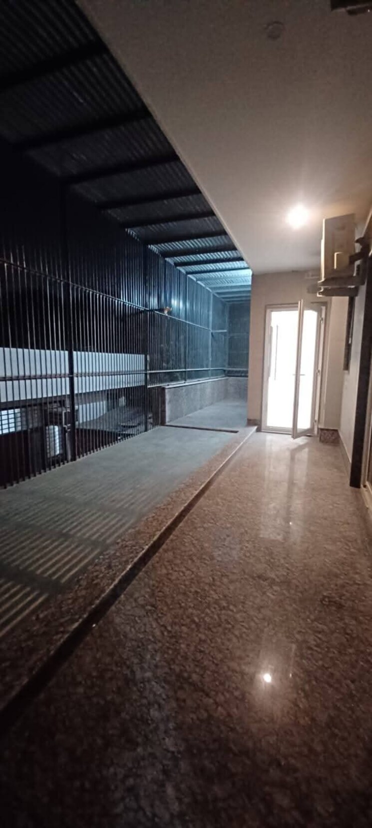 Balcony, sector 39 5 Bedroom 500 Sq.Yd. Builder Floor In Sector 39 Gurgaon 8073512