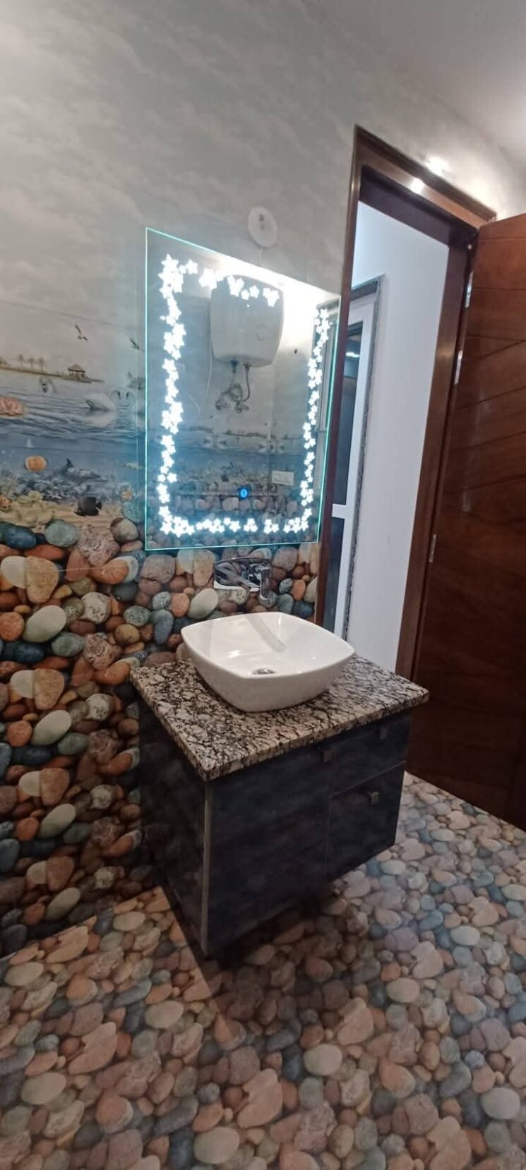 Bathroom, sector 39 5 Bedroom 500 Sq.Yd. Builder Floor In Sector 39 Gurgaon 8073512