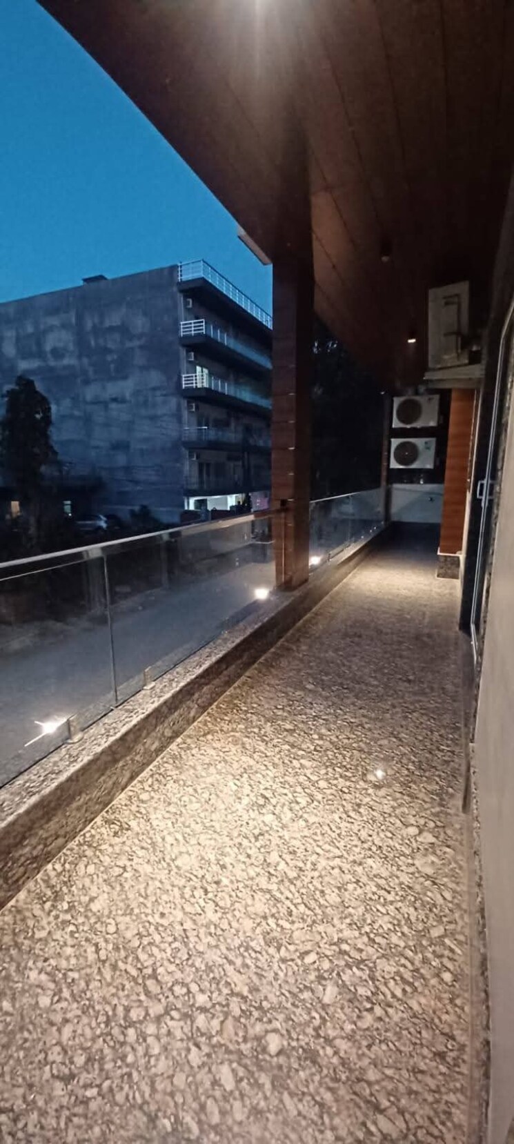 Balcony, sector 39 5 Bedroom 500 Sq.Yd. Builder Floor In Sector 39 Gurgaon 8073512