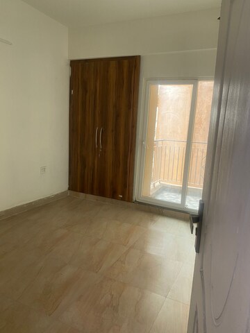 Room in 3 BHK Apartment at Migsun Vilaasa, Eta Ii Greater Noida – for Rent