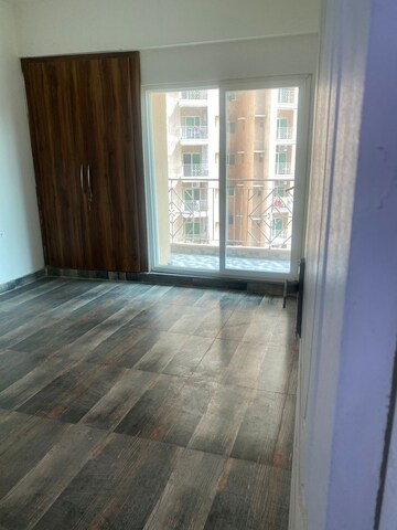 Room in 3 BHK Apartment at Migsun Vilaasa, Eta Ii Greater Noida – for Rent