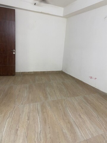 Room in 3 BHK Apartment at Migsun Vilaasa, Eta Ii Greater Noida – for Rent