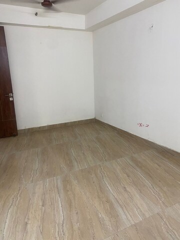 Room in 3 BHK Apartment at Migsun Vilaasa, Eta Ii Greater Noida – for Rent