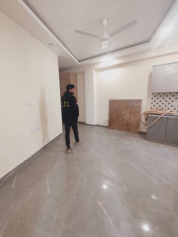 Room in 1 BHK Builder Floor at Chattarpur – for Rent