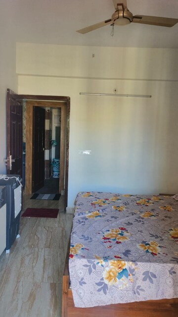 Room in 2 BHK Apartment at Migsun Twinz, Eta Ii Greater Noida – for Rent