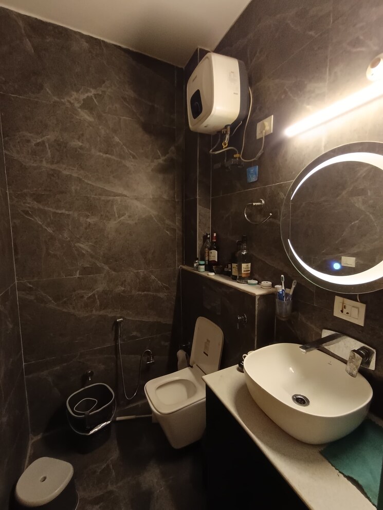 Bathroom, mayur vihar phase iii 3.5 Bedroom 2000 Sq.Ft. Apartment In Mayur Vihar Phase Iii Delhi 8073593