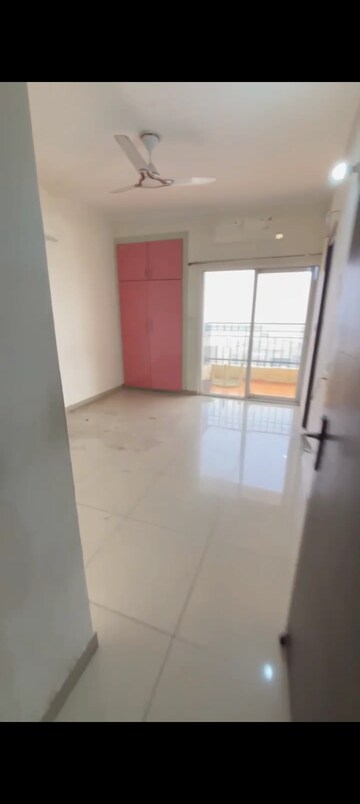 Room in 2.5 BHK Apartment at Himalaya Pride, Tech Zone 4 Greater Noida – for Sale