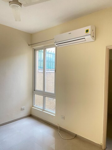 Room in 4 BHK Apartment at Emaar MGF Emerald Hills, Sector 65 – for Rent