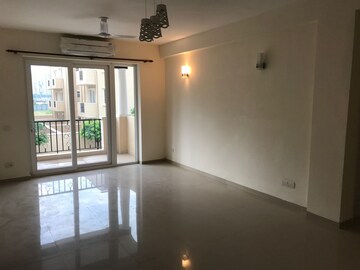 Room in 4 BHK Apartment at Emaar MGF Emerald Hills, Sector 65 – for Rent